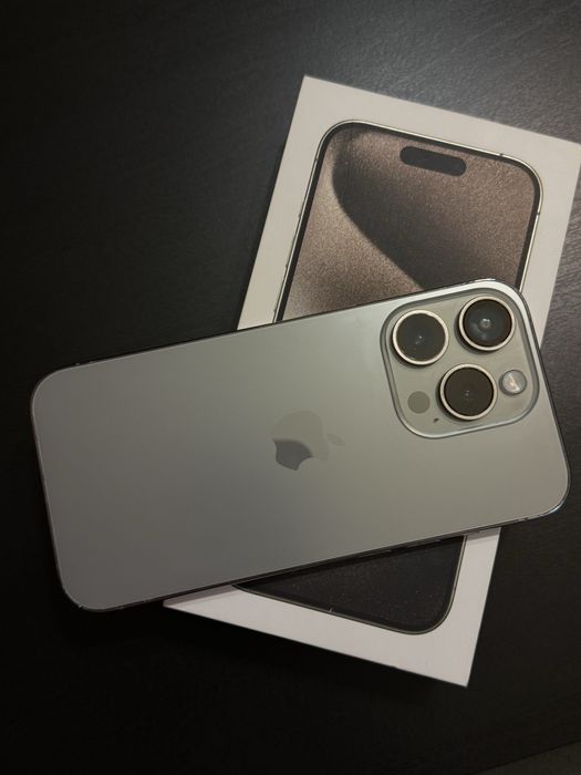 iPhone 15 pro Natural Titanium