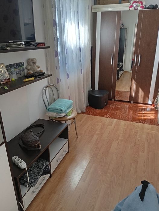 Vând garoniere douo cu hol intr ele sector 5 Zăbrăuțului Nr 5