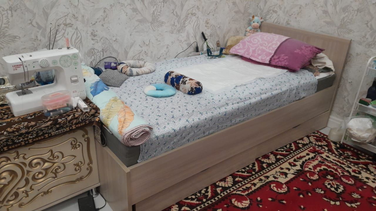 Продам срочно  кровать с матрасом