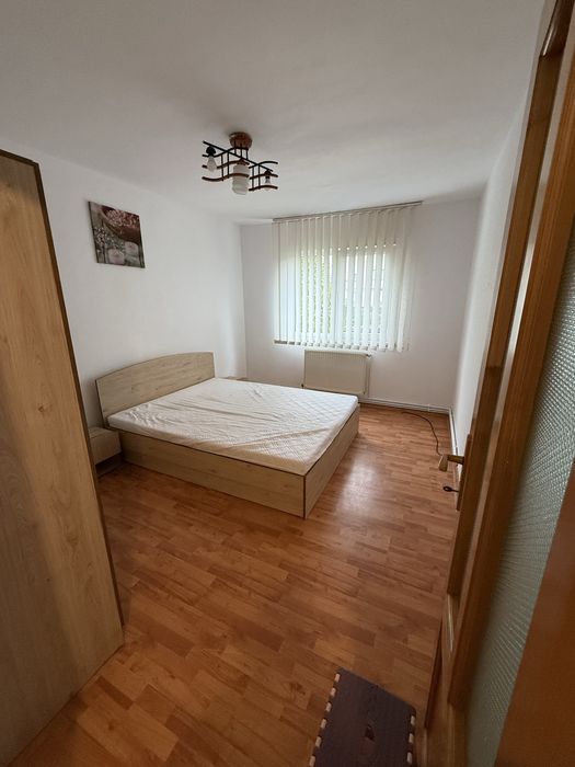 Inchiriez apartament cu 3 camere