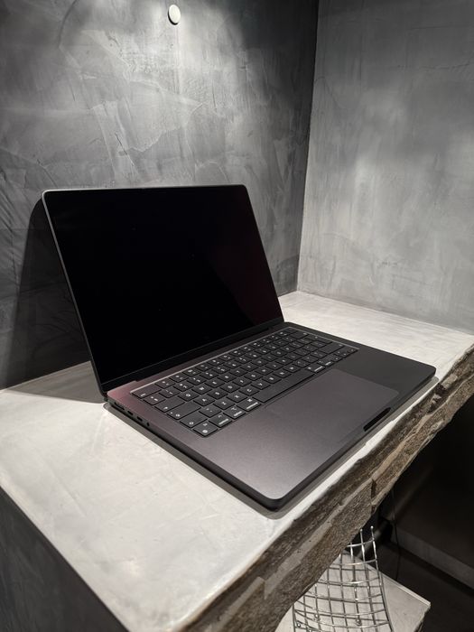 3 cycle! КАТО ЧИСТО НОВ Macbook Pro M4 14 inch Space Black
