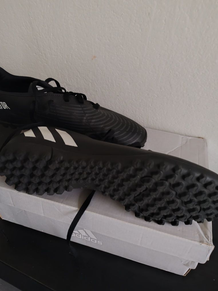 Футболни обувки стоножки"Adidas" Predator