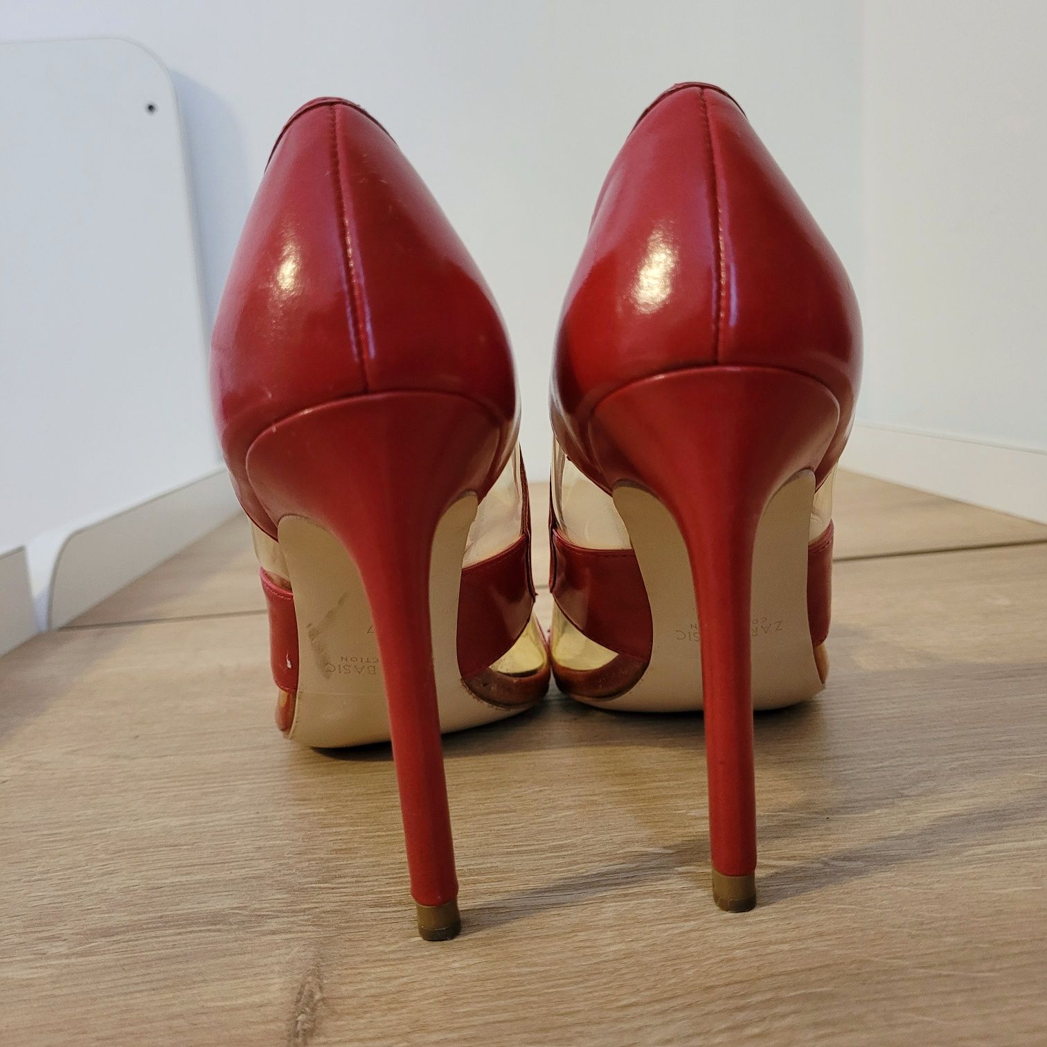 Pantofi stiletto