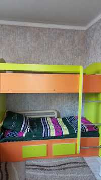 Двухярусный кровать и шкаф комплект
