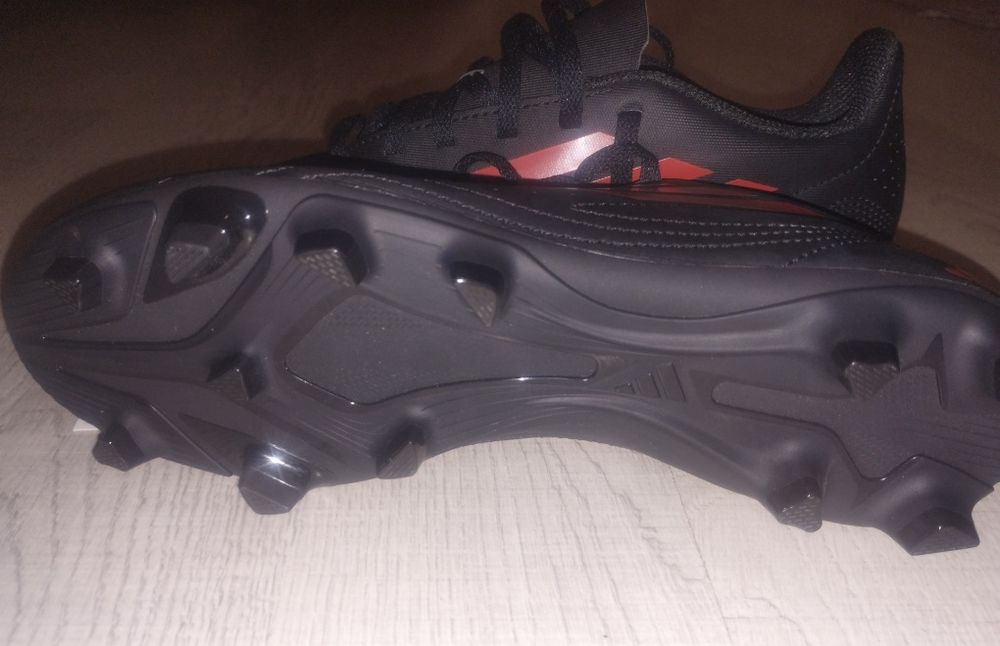 Crampoane Adidas Deportivo noi