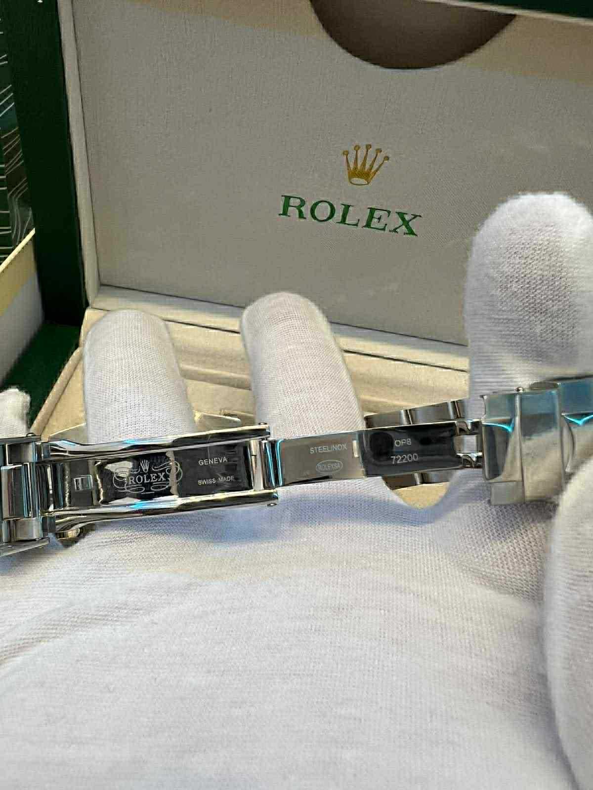 Часовник Rolex
Японски Автоматичен механизъм