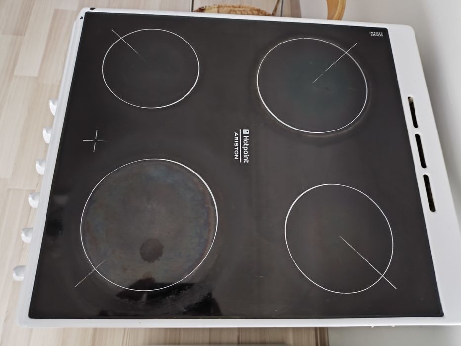 Продам электроплиту Hotpoint Ariston недорого, доставка до подъезда