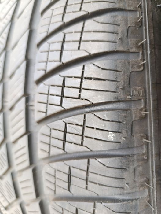 Зимни гуми Pirelli 325/40/22 dot 4822 GLS