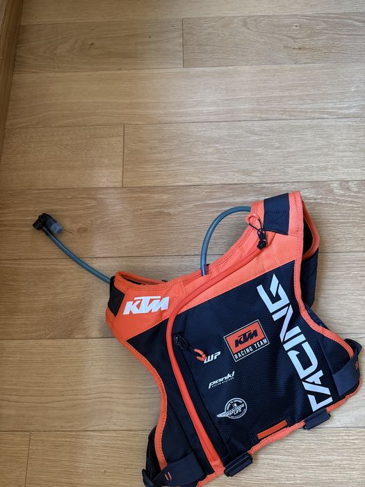 Vând Ghiozdan de apa KTM