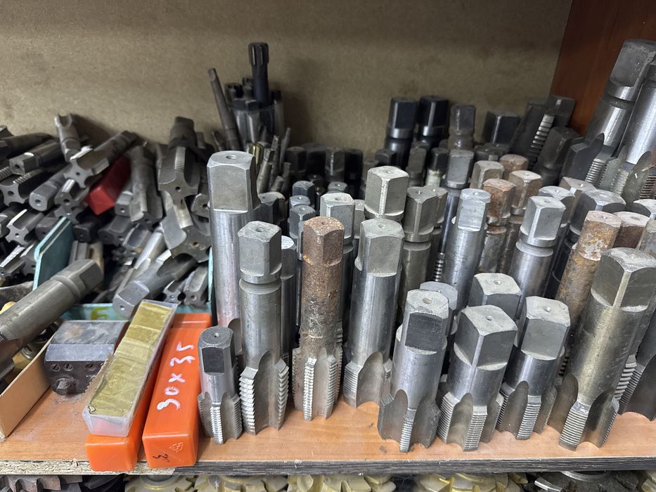 Токарный инструменты.