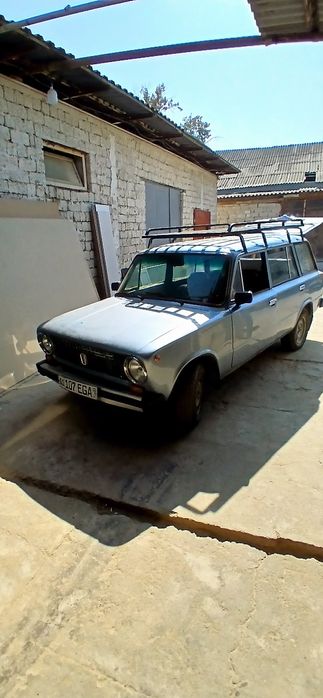 Vaz 2102 sotiladi..