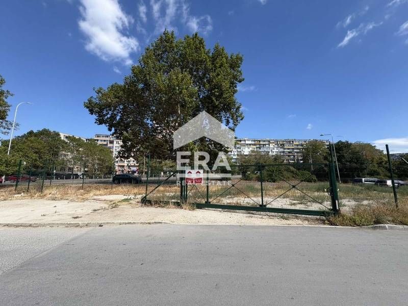 Парцел зад „Майчин дом“ под наем, подходящ за паркинг, район Левски, В