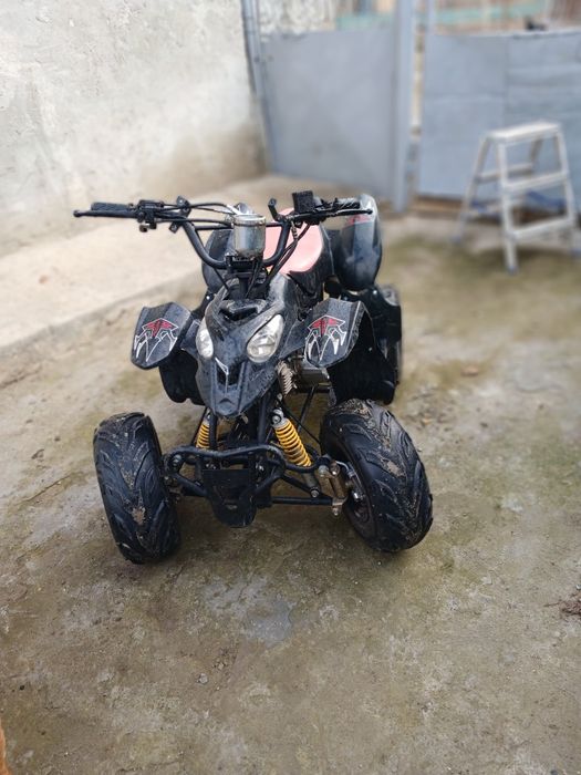 Vând 2 atv uri pentru piese preț fix 3000 lei