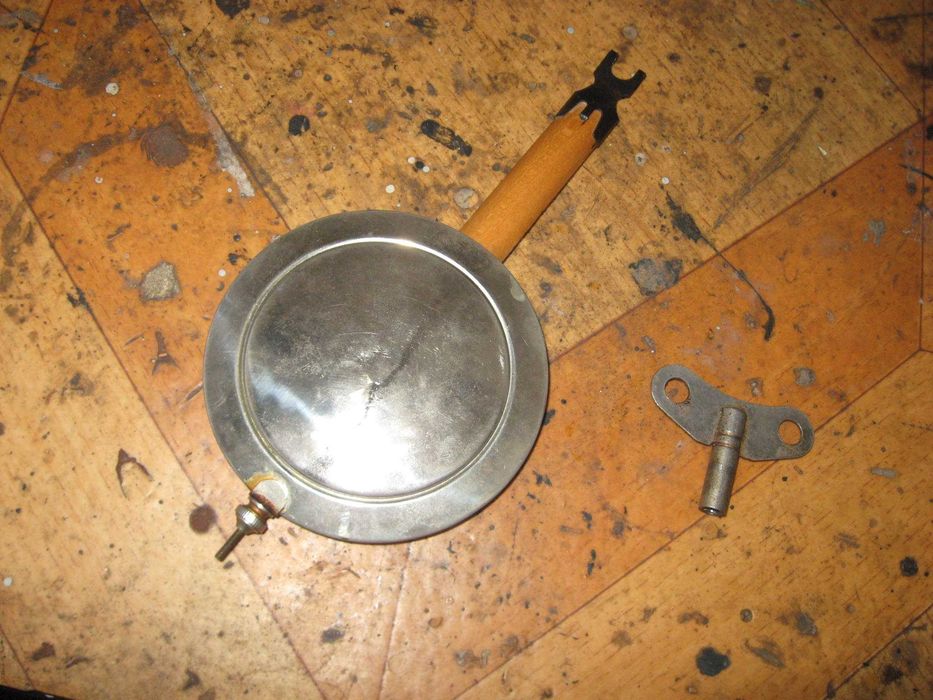 махало  и ключ за  стенен  часовник