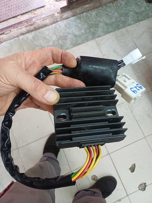Продавам реле регулатор за honda 929rr
