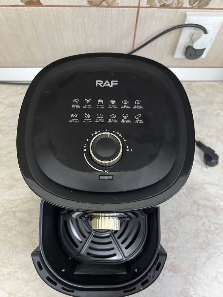 Vând Air Fryer 6L