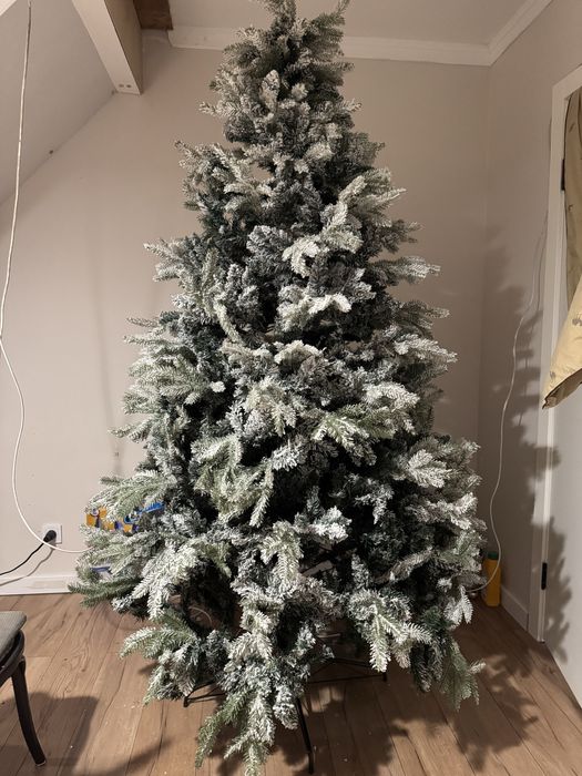 Продам Ёлку в отличном состояние