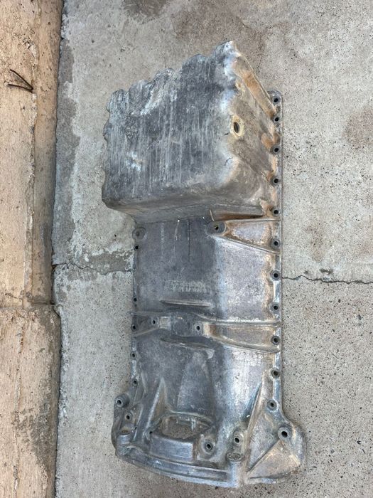 Запчасть мерс 124 . 102 матор паддон и крышка