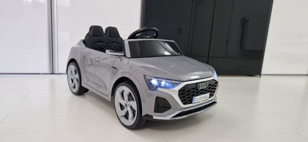 Masinuta electrica pentru copii, Audi SQ8, 70W 12V Garantie