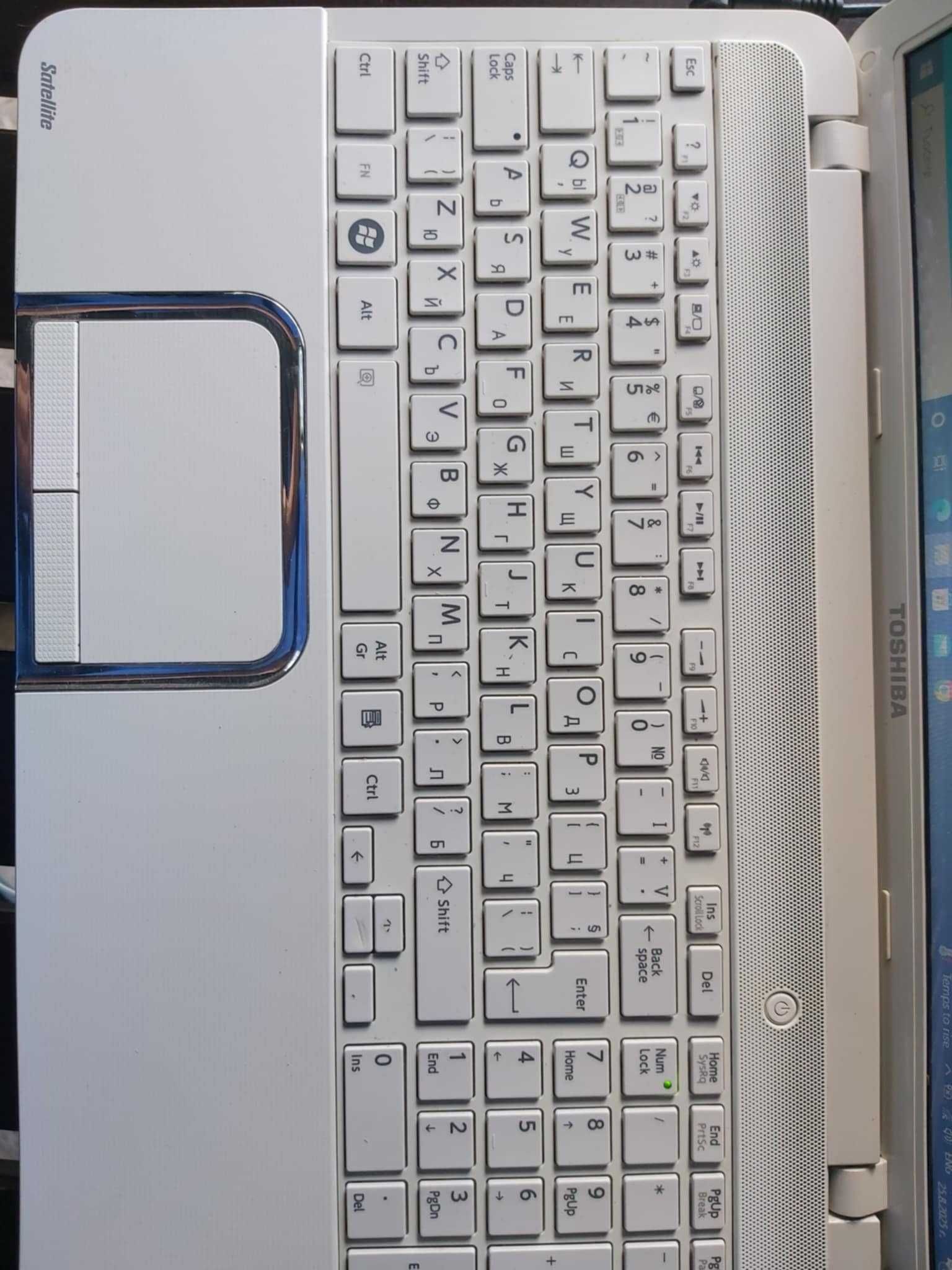 Продавам лаптоп Toshiba Satellite L850-13M Intel Core i3-2350M