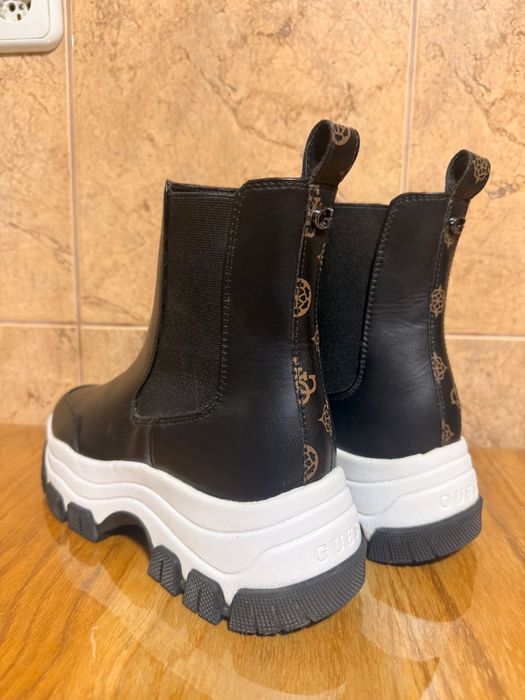 Ghete Guess, marimea 40