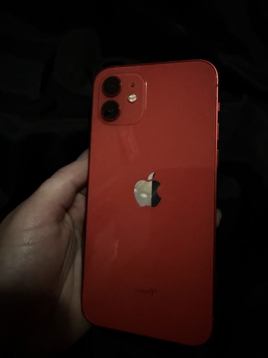 iPhone 12 64 GB + 5 huse