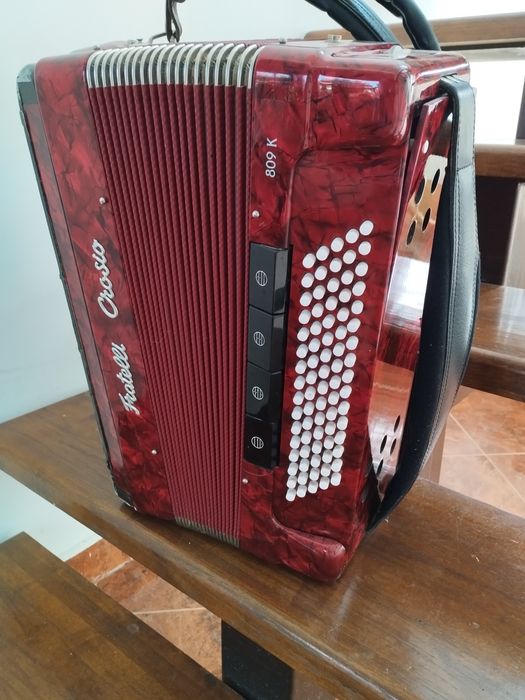 Vand Acordeon Fratelli Crosio cu mici defectiuni