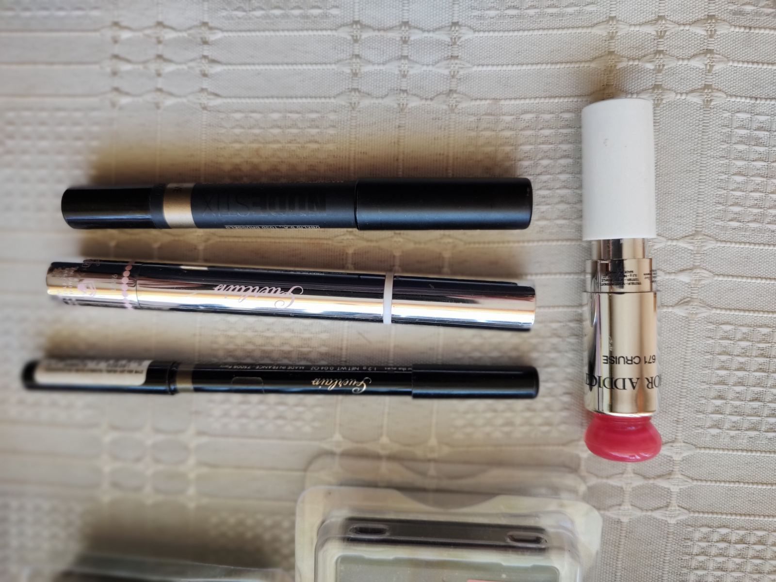 Маркова козметика кремове, моливи, сенки Guerlain, Dior, Clarins