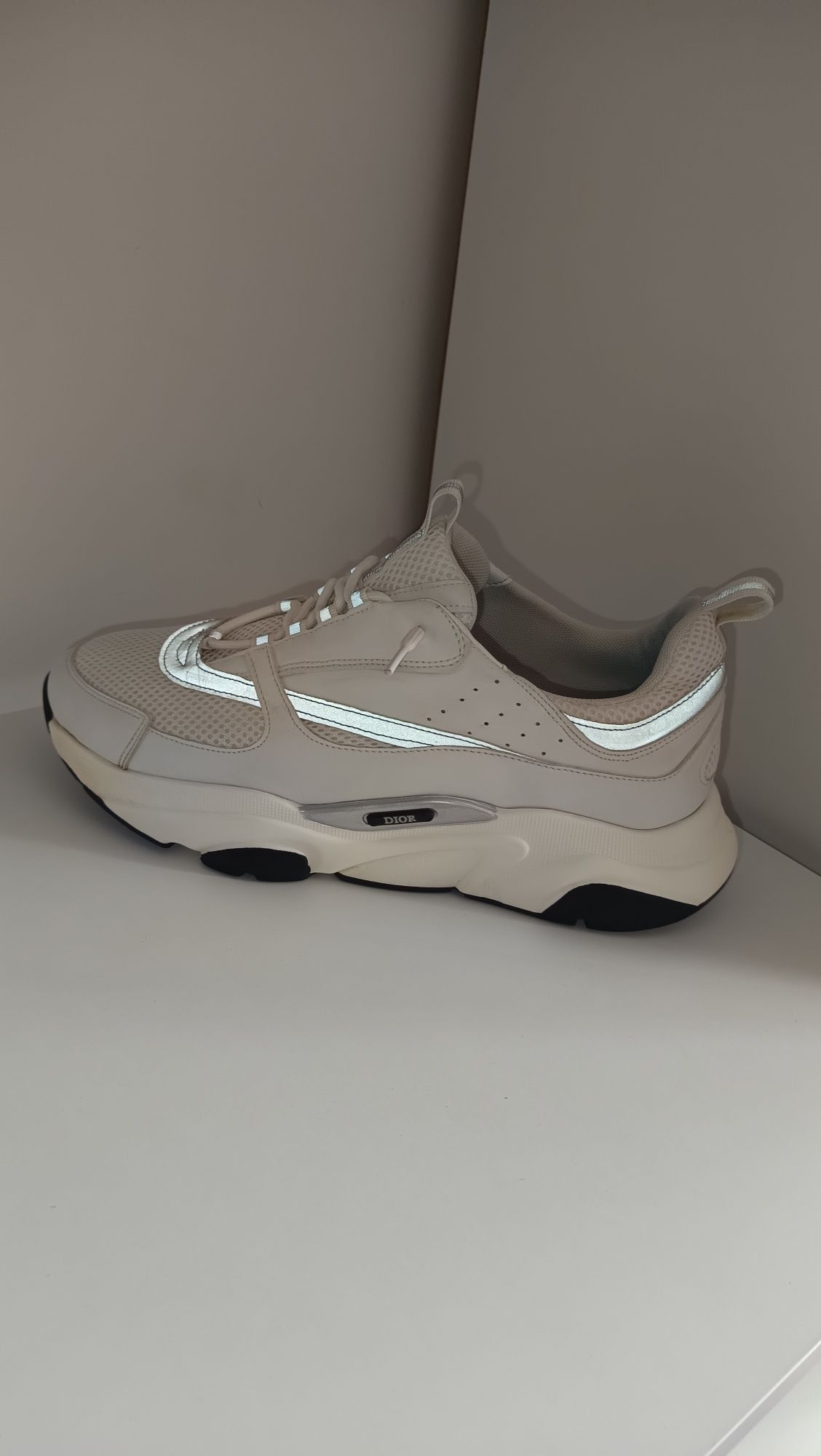Dior b22 white .