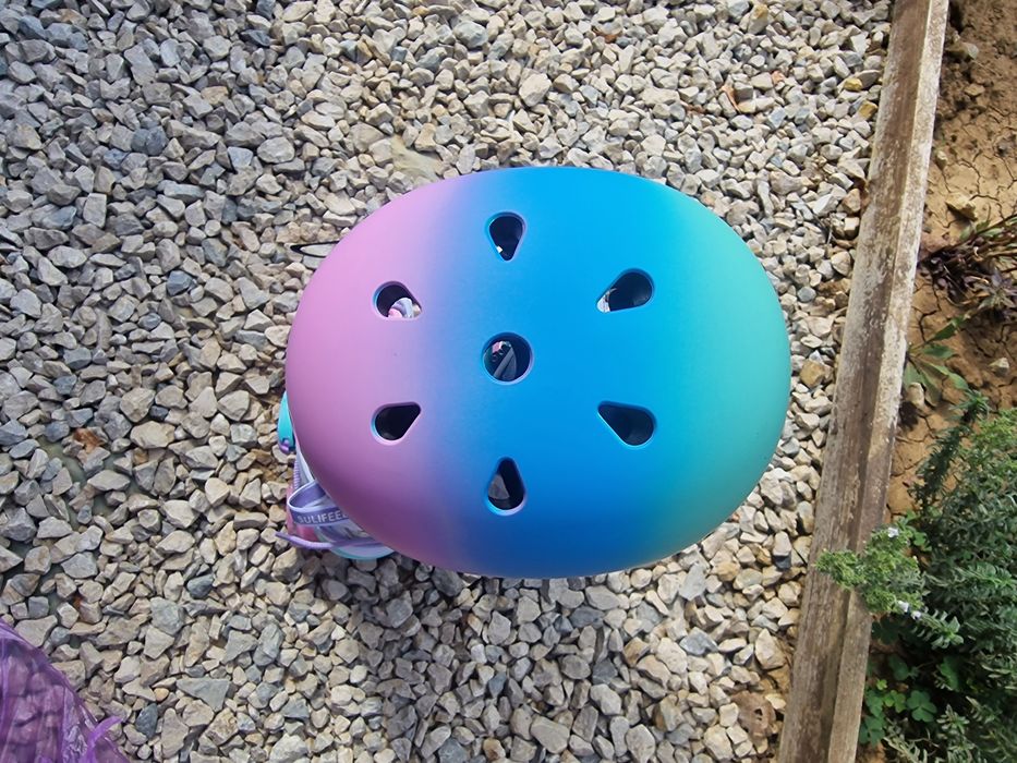 Комплект детски ролери с наколенки и каска