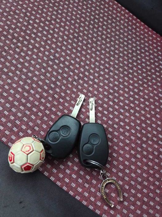 Vând un Renault Clio break 1.5d, model 2010, kilometraj 176.640 km.