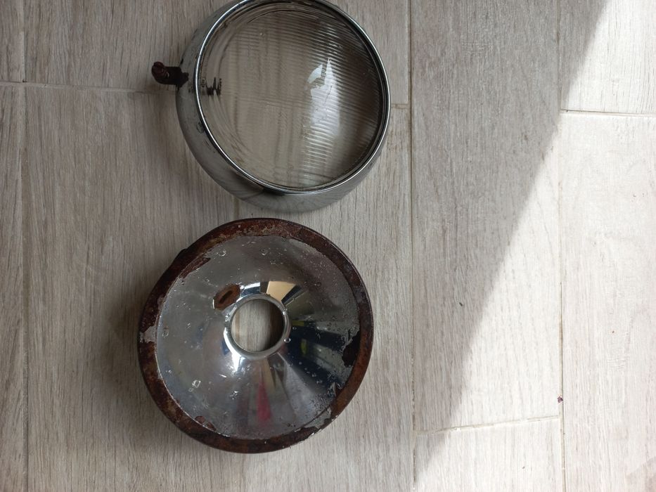 Продавам Фар за Ява 350.