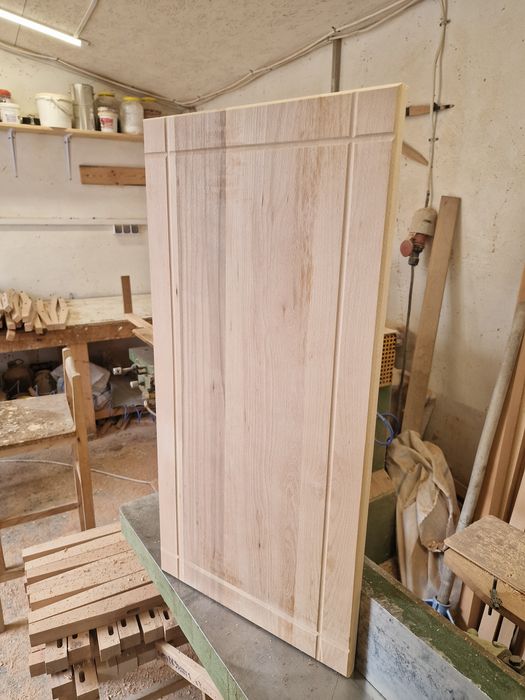 Blaturi din lemn masiv,fronturi mobilă,scaune si mese lemn masiv 100%