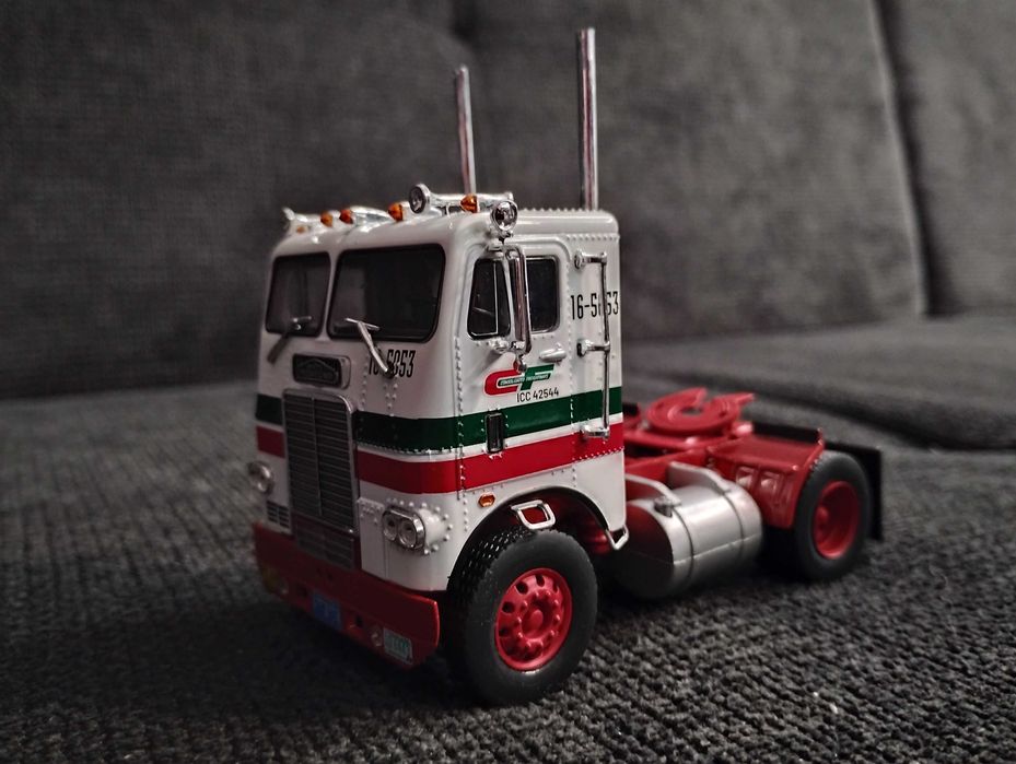 Америкнски камион Freightliner COE (1966) "C.E." , Полуремарке , 1:43