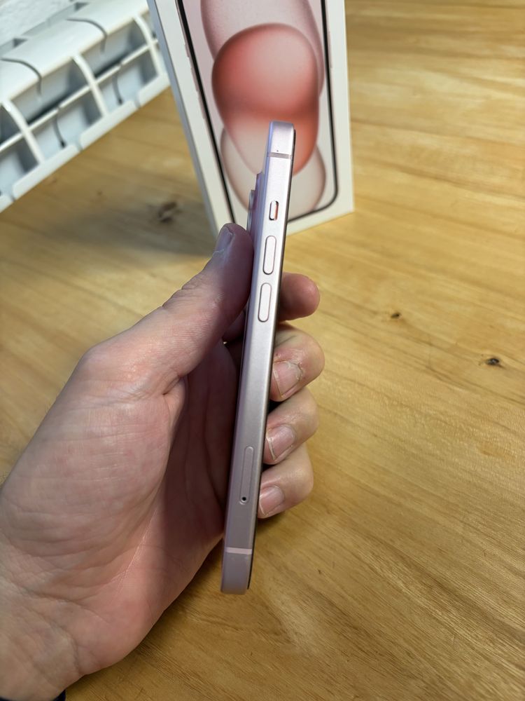 Продавам iPhone 15