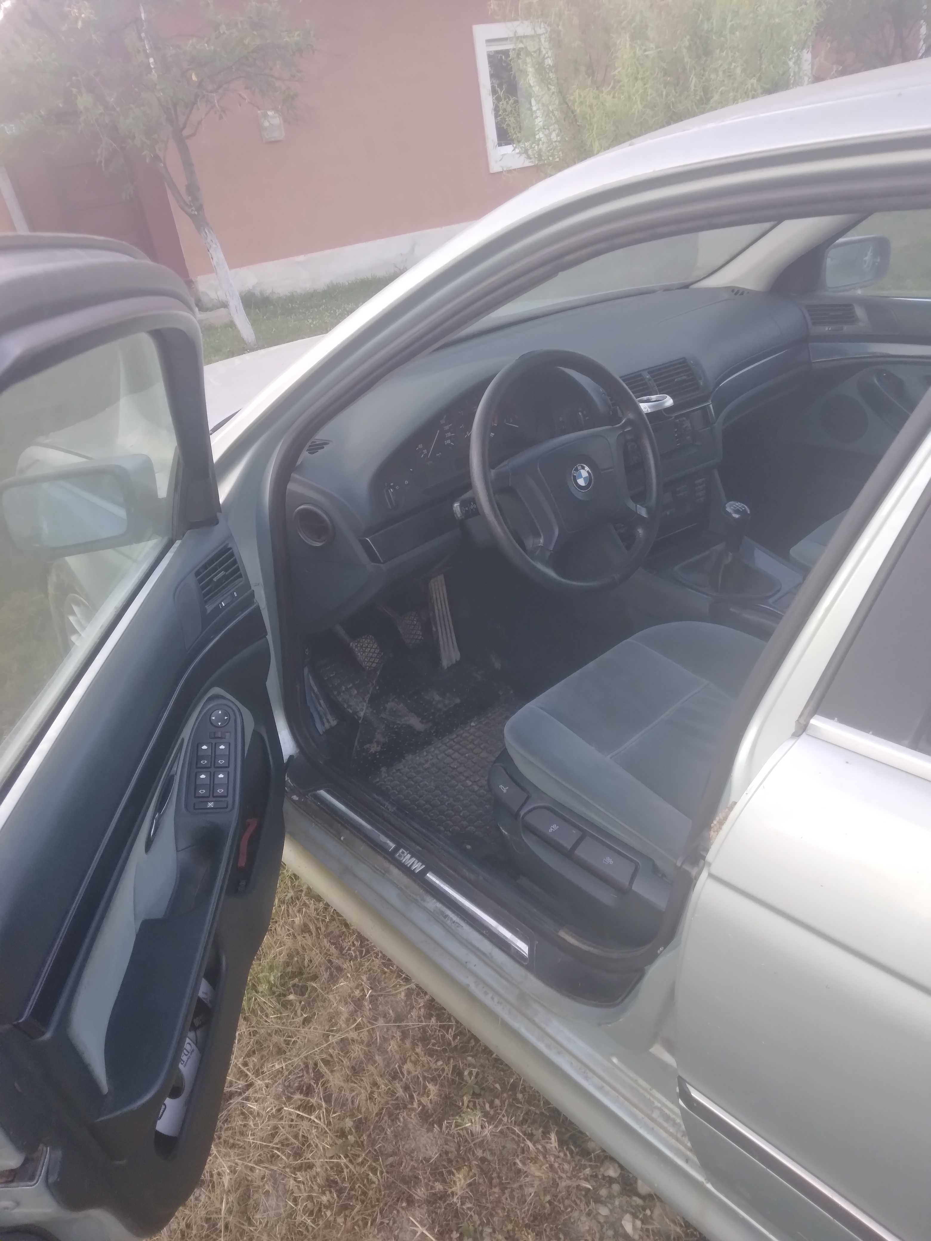 Vind bmw e39 520i,cu motor defect