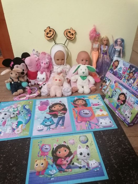 Vând jucării pentru fetite  în stare buna