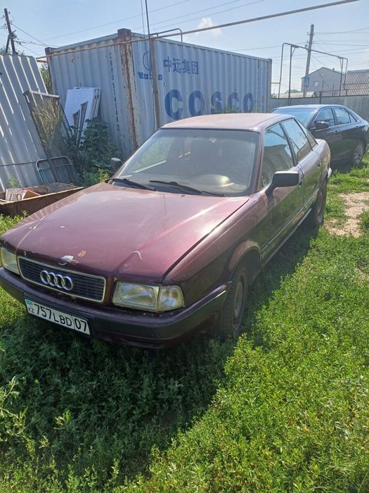 Машина Ауди 80