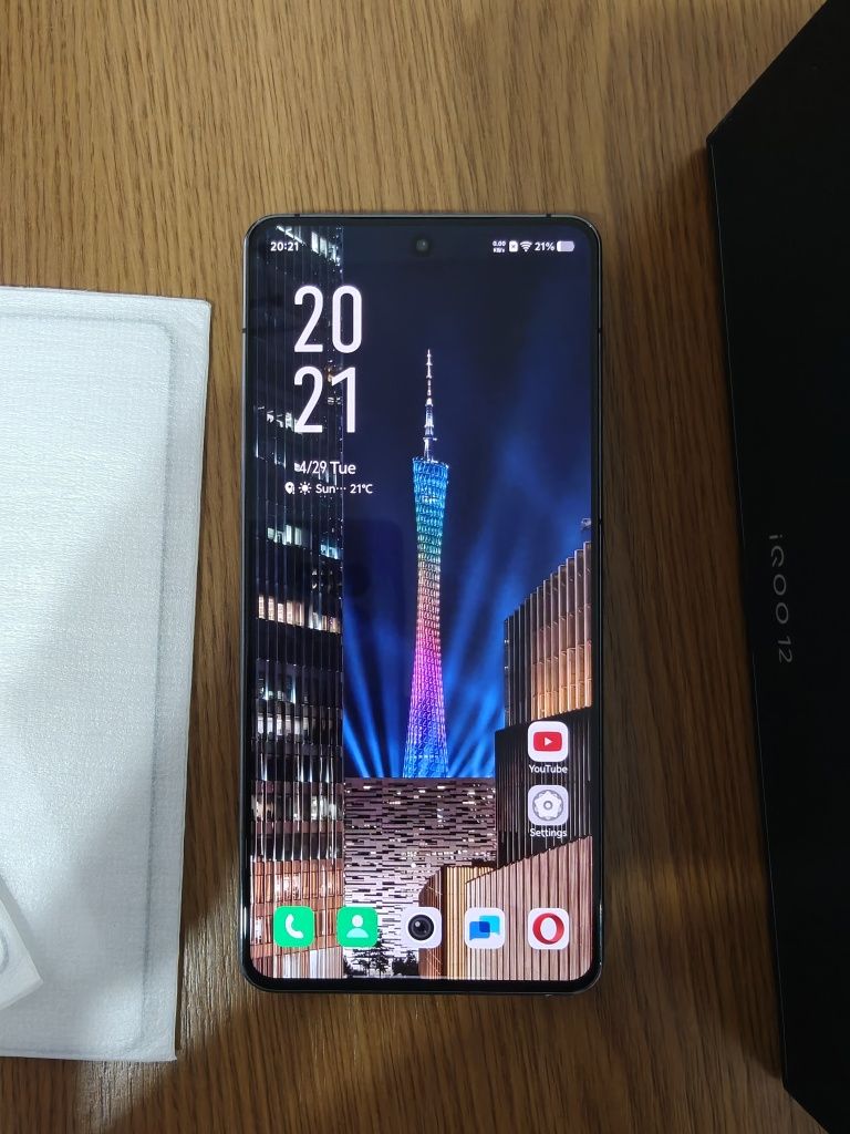 Vivo IQOO 12 - 12GB/256GB Android 15 Snapdragon 8 gen 3