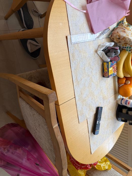 Разтегаема Трапезна маса с 4 тапицирани стола