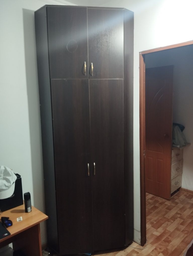 Шифоньер  угловой