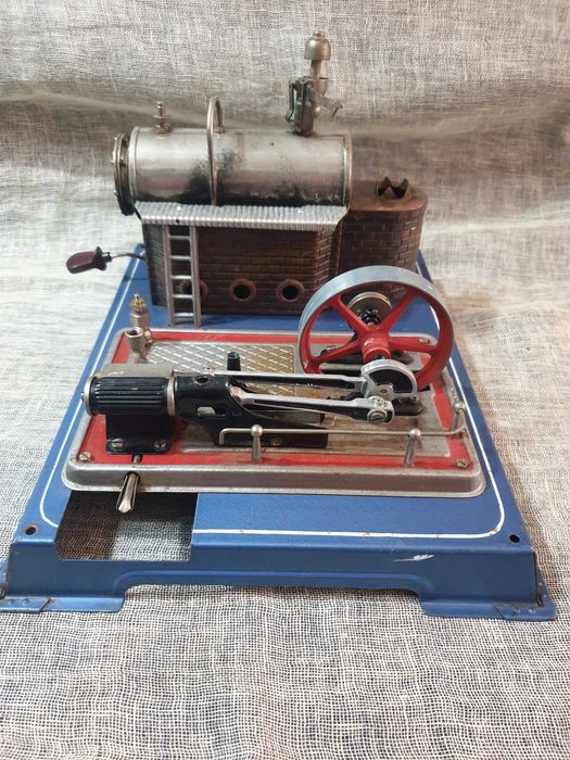 Старинни-  кръчмарска  мелница кафе и Действащ модел  на парна машина