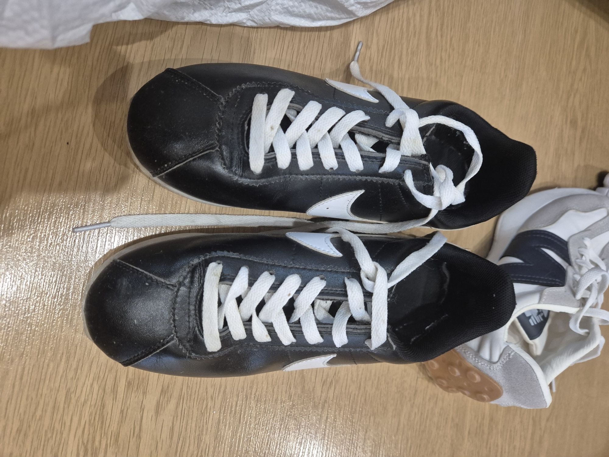 Дамски маратонки Nike cortez 2 чифта по 30 лв бр