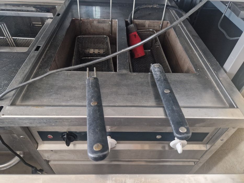 Friteuza electrica 1 sau 2 cuve, cu banc,