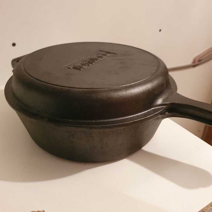 Tigaie inalta cu capac 2in1, fonta, capacitate 3.5l