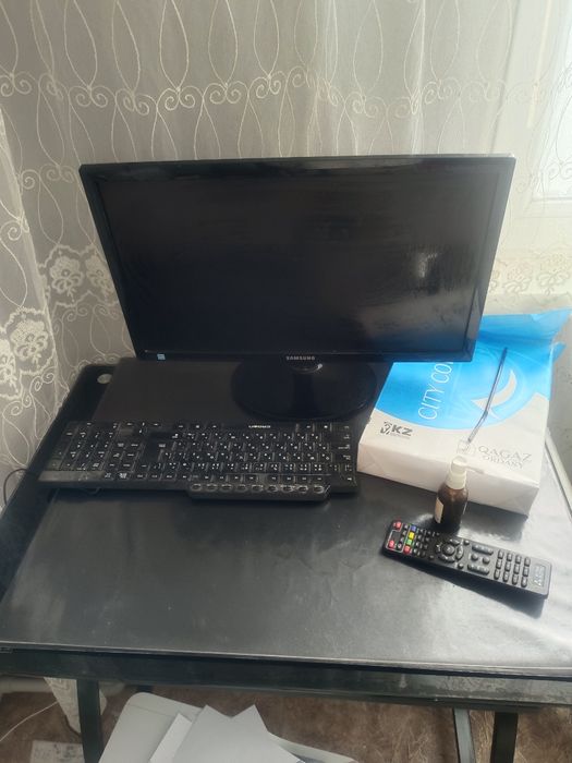 Компьютер сатылады столы процессоры бәрі комплекті мен Жұмыс жасап тұр