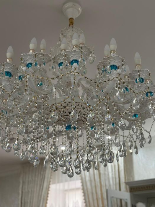 Люстра, Шкаф, рюмки, бокалы