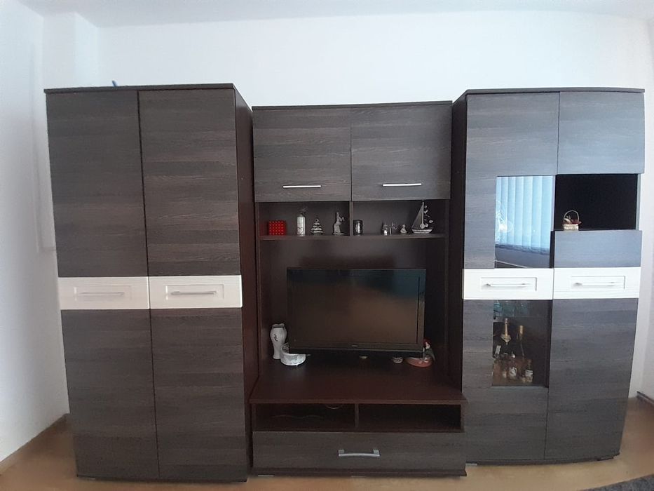Vand mobila living
