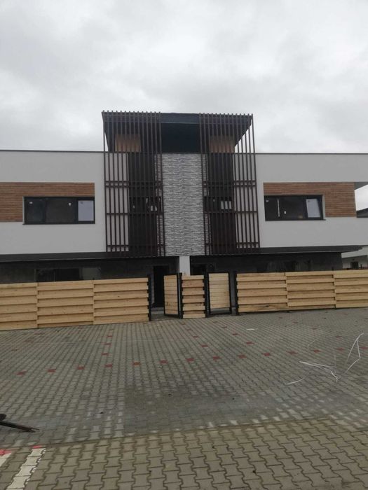 Casa Floresti Sub Cetate Baza Sportiva Parc Poligon cu CF