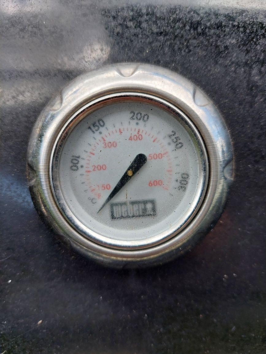 Gratar pe gaz Weber Spirit cu arzator lateral și butelie